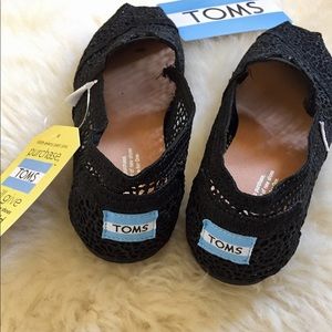 toms crochet flats